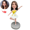 Figurine à tête branlante personnalisée avec pose joyeuse