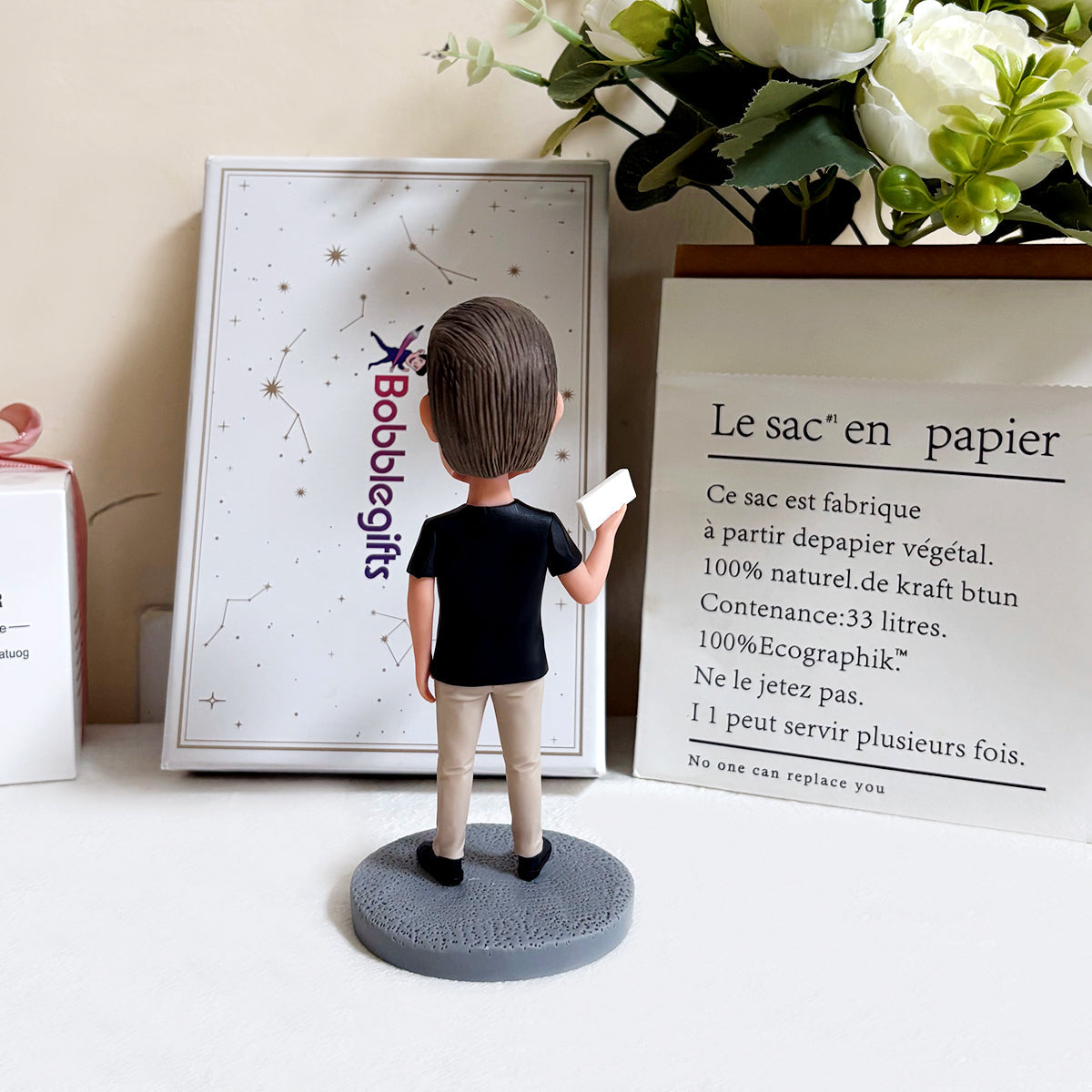 Figurine à tête branlante personnalisée pour homme tenant une pancarte BOSS