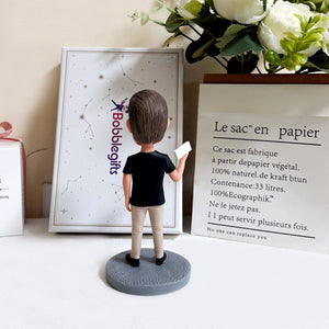 Figurine à tête branlante personnalisée pour homme tenant une pancarte BOSS