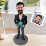Figurine d'entreprise personnalisée avec globe