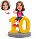 Figurine à tête branlante personnalisée pour fille, cadeau de 10e anniversaire, assise sur le chiffre 10