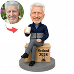 Figurine à tête branlante personnalisée pour la retraite avec mug à café