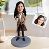 Figurine à tête branlante personnalisée pour femme – Style travail avec tasse à café