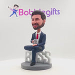Figurine bobblehead personnalisée – patron masculin au bureau