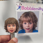 Bobblehead garçon personnalisé avec jouet