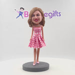 Bobbleheads de fille personnalisée avec robe à carreaux rose